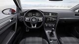 Das Cockpit des neuen VW Golf GTI.