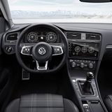 Das Cockpit des neuen VW Golf GTI.
