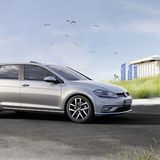 Wie der Passat Variant, ist nun zudem auch der Golf Variant optional mit trapezförmigen Chromblenden erhältlich, die in den Diff