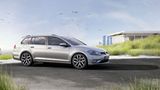 Wie der Passat Variant, ist nun zudem auch der Golf Variant optional mit trapezförmigen Chromblenden erhältlich, die in den Diff