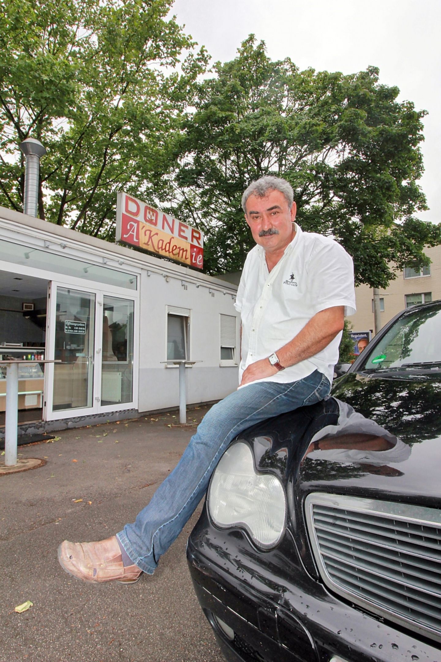 Kadem Yanik und seine Mercedes C-Klasse