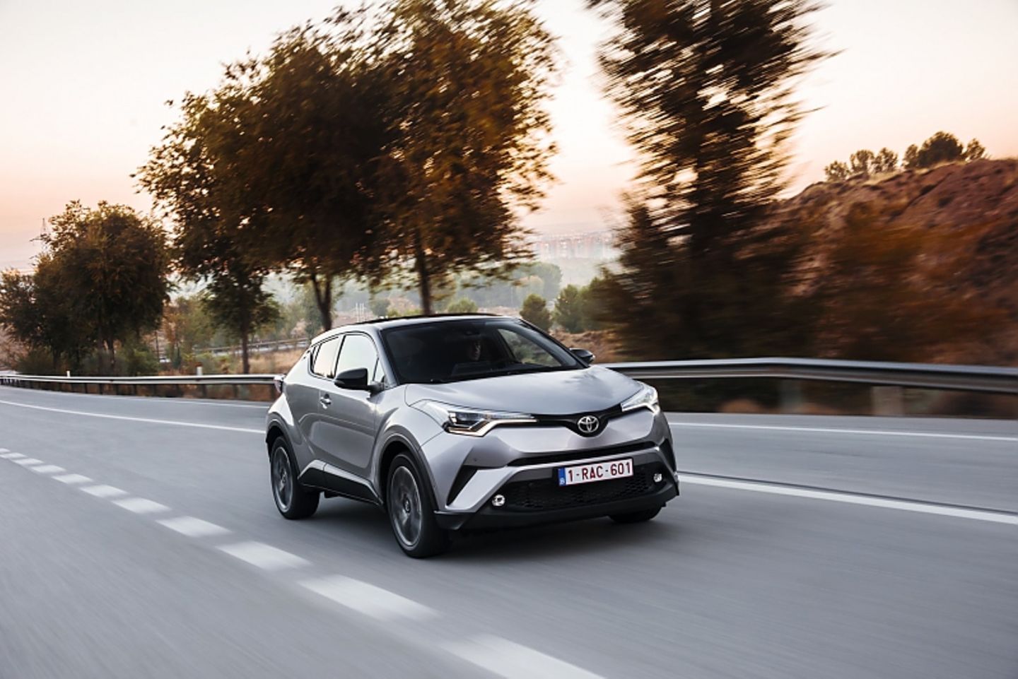 Toyota C-HR - die 1,2 Liter große Turbomotor ermöglicht 190 km/h