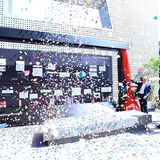 Seit 20 Jahren existiert der Standort Bangalore: Mercedes-Forschungs- und Entwicklungsvorstand Dr. Thomas Weber (rechts) ist nac