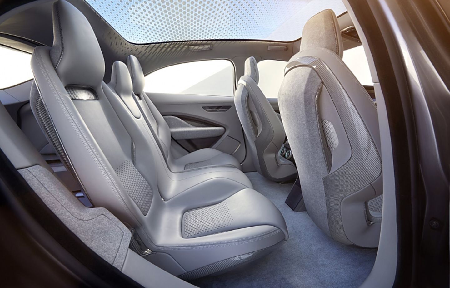 Jaguar I-Pace Concept 2016 - ausreichend Platz im Fond