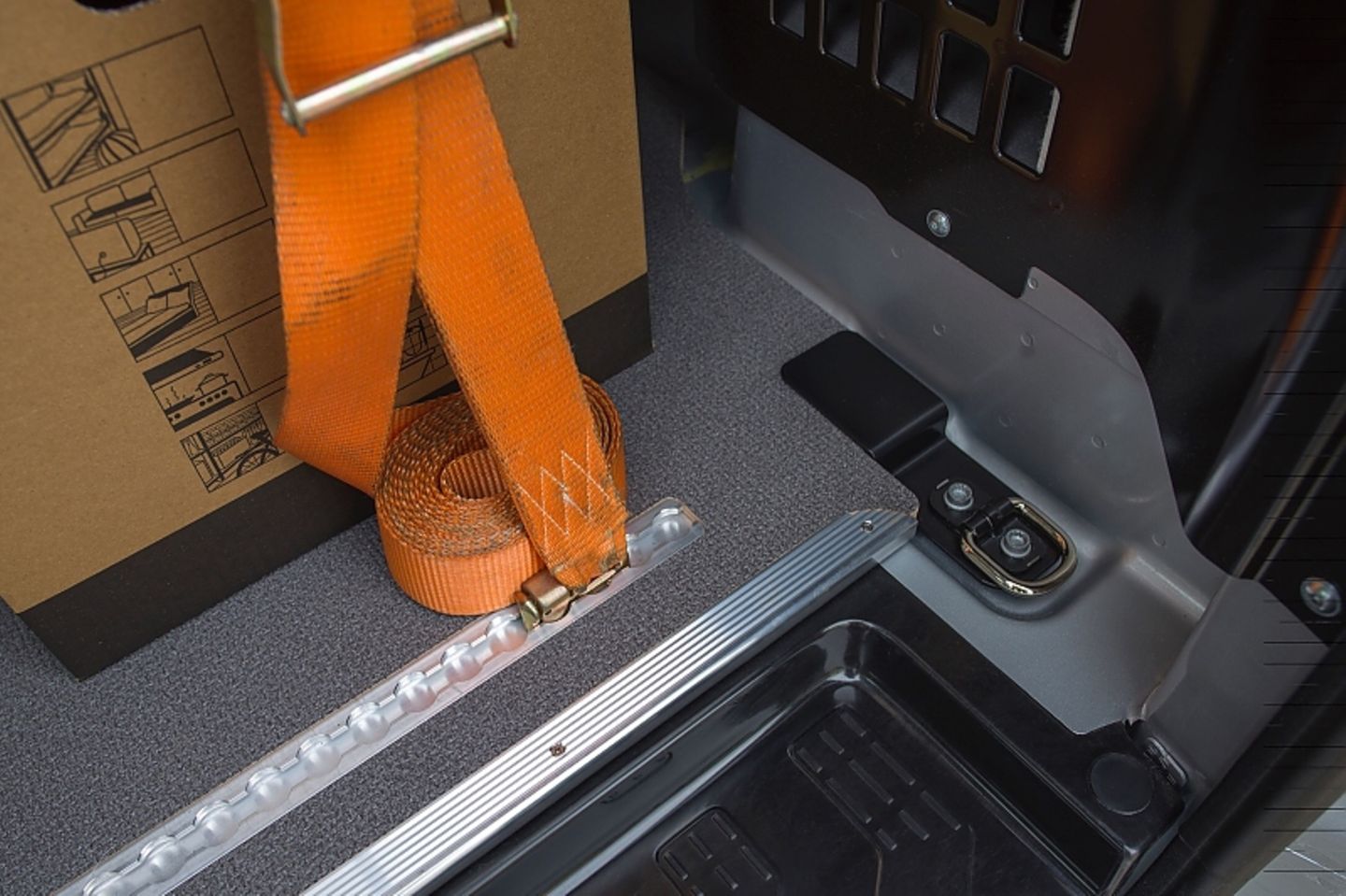 Im Laderaum des Volkswagen Crafter finden sich zahlreiche Befestigungsmöglichkeiten