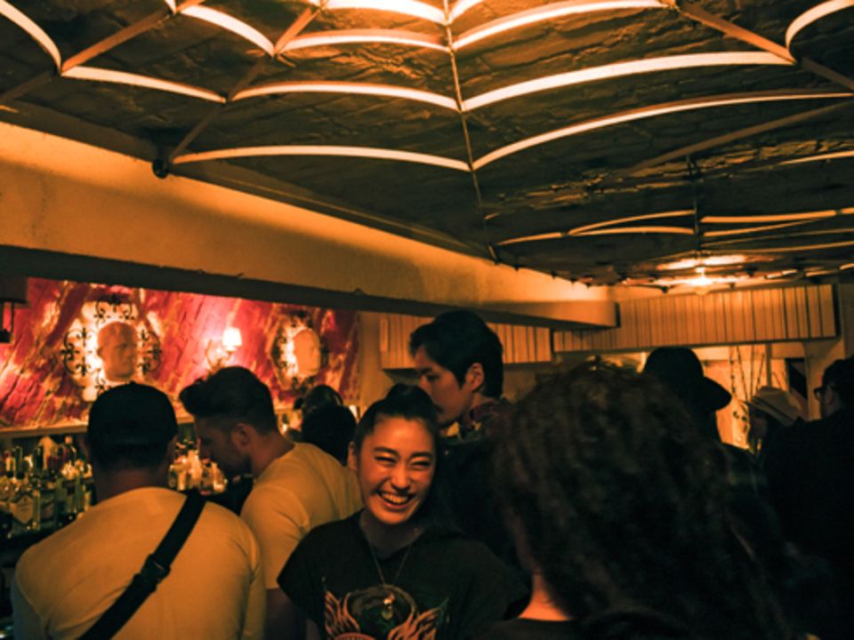 Freizeit: Das Aoyama Tunnel ist winzig und sehr schnell voll. Die meisten Gäste kennen sich – der harte Kern der Clubszene ist wie eine Familie.
