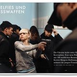 Mit Selfies und Schusswaffen: Polizistinnen sollen die Ukraine retten.