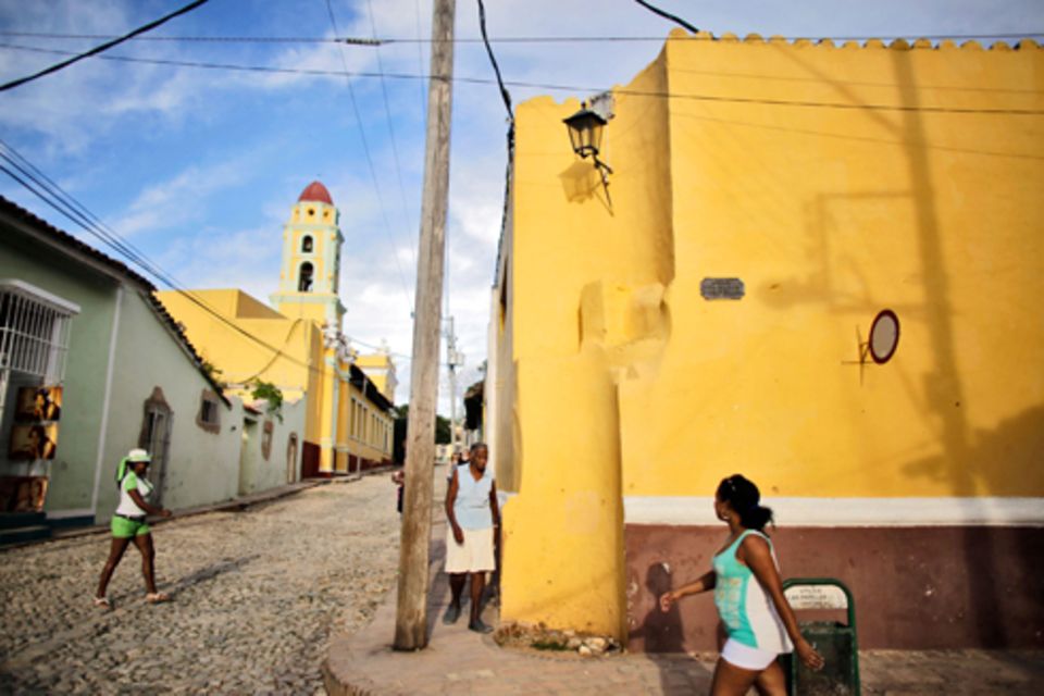 Zuhause: Bunt geht immer: Das gilt auf Kuba sowohl für die Häuser als auch für die Klamotten.