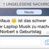 »Papa hat schon gesagt, dass du wahrscheinlich lachen wirst, aber wir haben ja so viele CDs die wir damit abspielen müssen.«