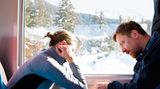 Gleitende Planung: Mit Hilfe von Skikarten und Tourenführern lassen sich die Abfahrten des Tages den Wetter- und Schneebedingungen anpassen.