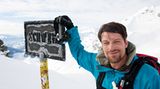 Erschöpft und glücklich: Freeski-Einsteiger Lars nach dem Aufstieg zum St.-Antönier-Joch.