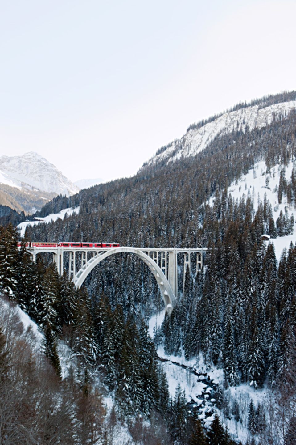 Zuhause: Nichts mit Serpentinen: Dank der Bahn sieht man was von der Landschaft. Zuhause: Nichts mit Serpentinen: Dank der Bahn sieht man was von der Landschaft.