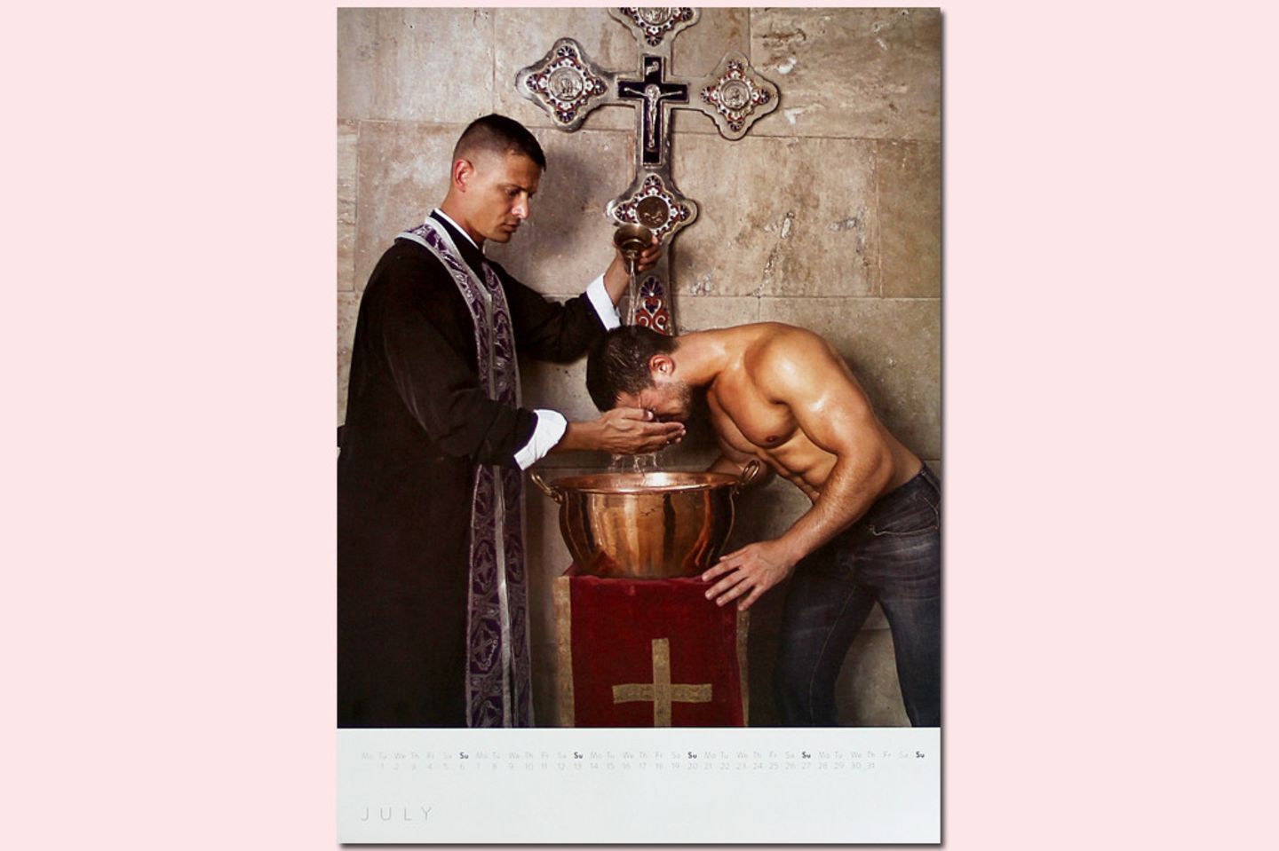 Hosianna: Junge Männer in Kirchenkostümen