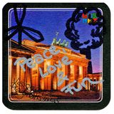 Agnieszka Brugger von den Grünen kombiniert für ihre Politik die »Love Parade« (1989) mit dem »Summer of Love« (1969).Trotzdem zeitgemäß.