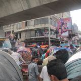Analoge Probleme: Nach der Ankunft stehe ich in Dhaka, der Hauptstadt Bangladeschs, erst mal ein paar Stunden im Stau. Der Information Highway ist ganz weit weg.