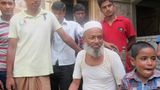 Noch ein Bauer: Haji Abdul Latib ist siebzig Jahre alt und, anders als die Info Lady, kein Freund natürlicher Pflanzenschutzmittel.
