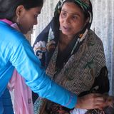 Einfache Untersuchungen führen die Info Ladys auch selbst durch, sie wiegen zum Beispiel Neugeborene.