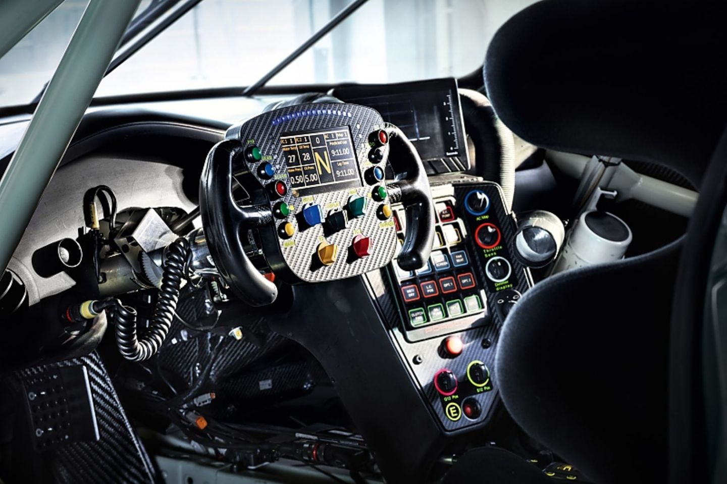 Das Cockpit wurde nach ergonomischen Gesichtspunkten optimiert
