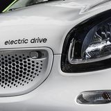 Der kleine Schriftzug signalisiert den E-Antrieb