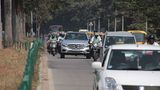 Die Straßen warten mit der einen oder anderen Überraschung auf - sprich Schlaglöchern