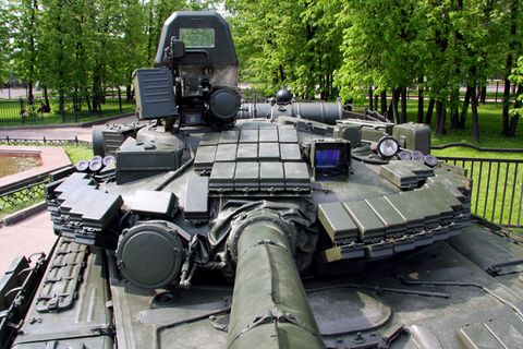 Schon der T-801 BV ist mit zusätzlicher reaktiver Panzerung versehen