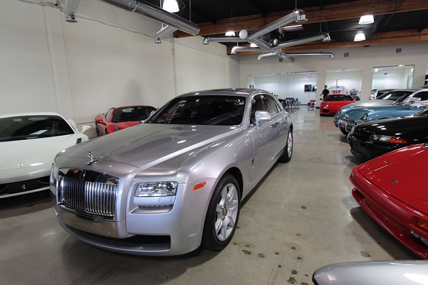 Fusion Luxury Motors - der knapp 200.000 Dollar teure Rolls-Royce Ghost tut sich schwer