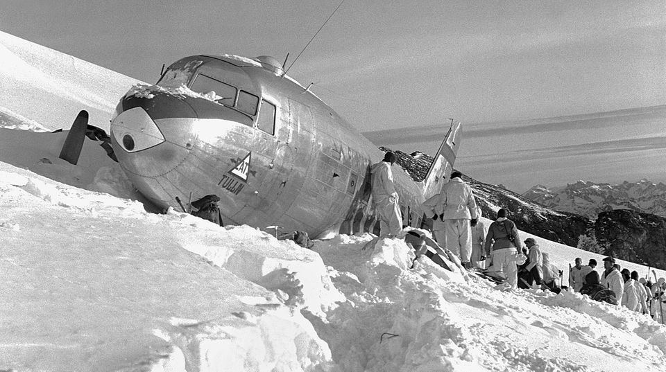 Dakota DC-3 der US Air-Force auf dem Gauligletscher Dakota DC-3 der US Air-Force auf dem Gauligletscher