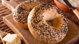 Bagels zum Frühstück sind keine gute Idee. Sie entsprechen – von der Menge der Kohlenhydrate – vier Scheiben Weißbrot.
