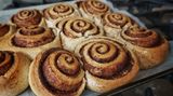 Zimtschnecken, Croissants und andere Plunderstücke klingen zum Frühstück mehr als verführerisch. Fakt ist aber: Sie enthalten zu viel Zucker und machen nach kurzer Zeit wieder hungrig.