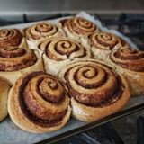 Zimtschnecken, Croissants und andere Plunderstücke klingen zum Frühstück mehr als verführerisch. Fakt ist aber: Sie enthalten zu viel Zucker und machen nach kurzer Zeit wieder hungrig.