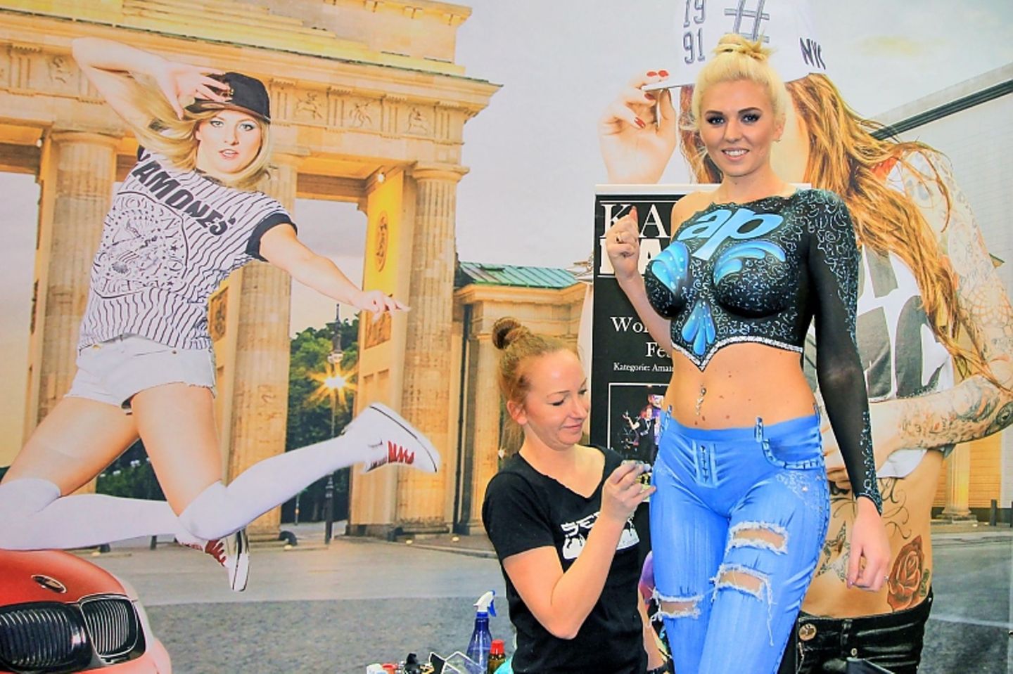 Essen Motor Show 2016 Girls