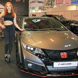 Essen Motor Show 2016 Girls