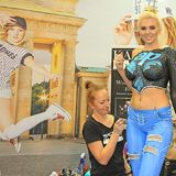 Jeden Tag ein neues, aufgemaltes Dress.