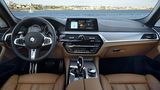 Das Cockpit des BMW 540i.