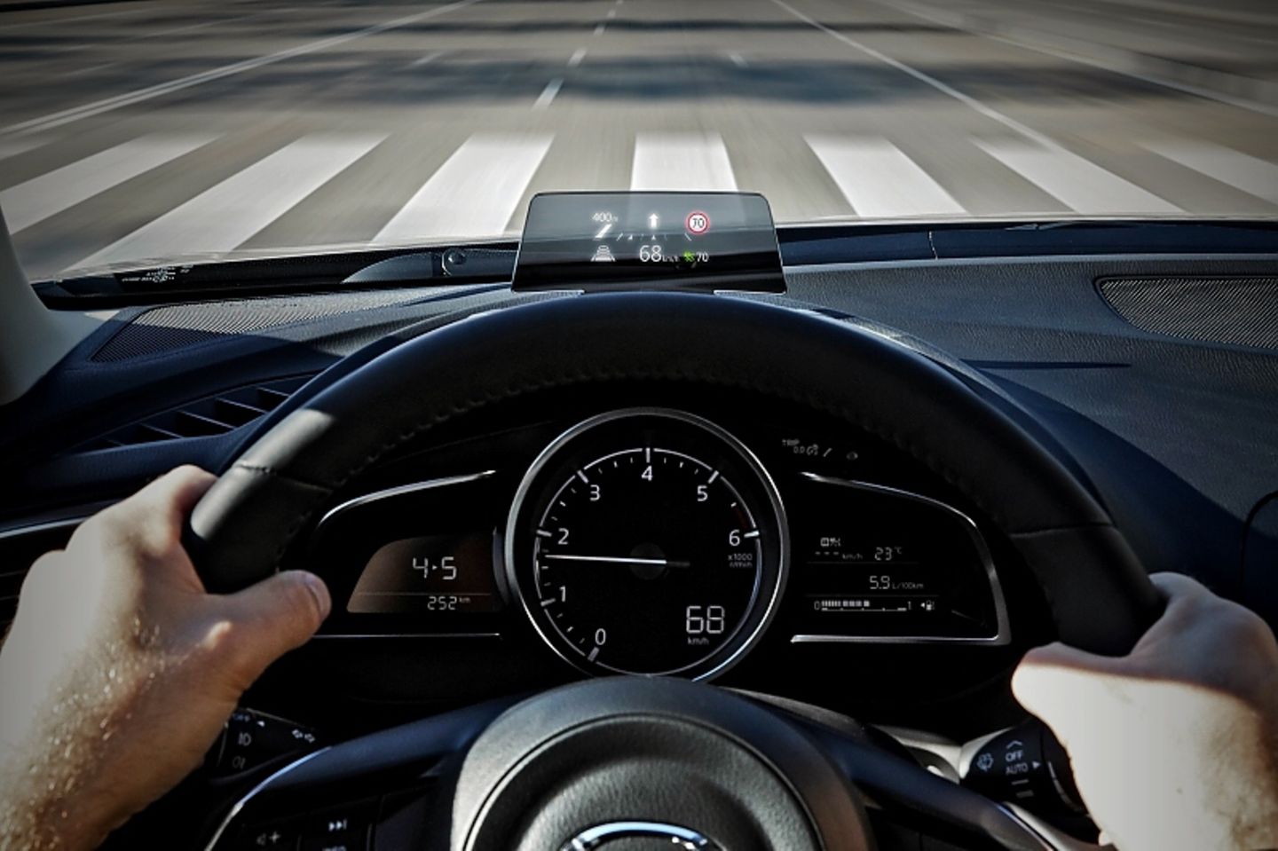 Das Overheadprojektion-Display im Mazda3 wurde schärfer und informativer