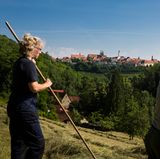 Jakobswege in Deutschland: Blick auf die mittelalterliche Stadt Rothenburg ob der Tauber. 
