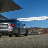 Der Mercedes AMG E 63 S 4Matic+ hat eine Neungang-Automatik.