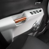 Vier elektrische Fensterheber kommen hier zum Einsatz.