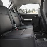 Hinten finden je nach Ausstattung zwei oder drei Personen Platz.