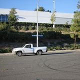 Wo sich der Kelly Johnson Parkway und die Hercules Street im kalifornischen Santa Clarita vereinen, liegt die Unfallstelle.