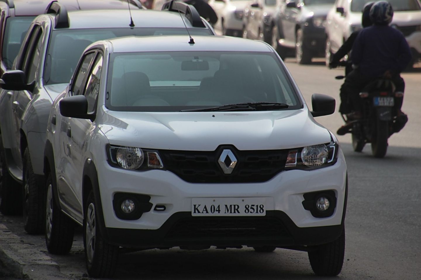 Der Renault-Rhombus ziert den Dacia-ähnlichen Waben-Kühlergrill