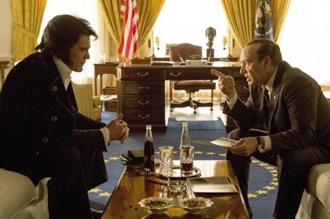 Elvis Presley (Michael Shannon) trifft US-Präsident Nixon  (Kevin Spacey)