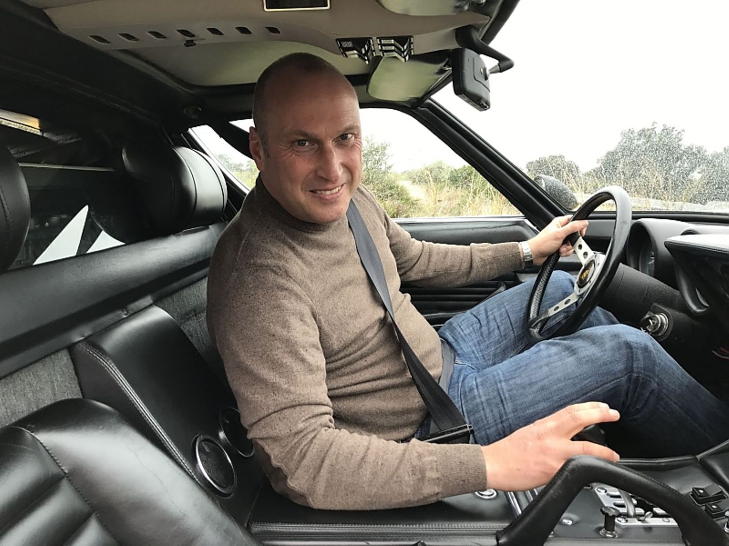 Im Interieur des Lamborghini Miura geht es eng zu