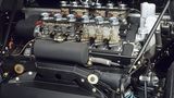 Der Zwölfzylinder-Motor ist quer eingebaut
