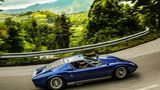 In Dunkelblau ist der Lamborghini Miura besonders ansehnlich