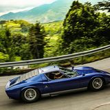 In Dunkelblau ist der Lamborghini Miura besonders ansehnlich