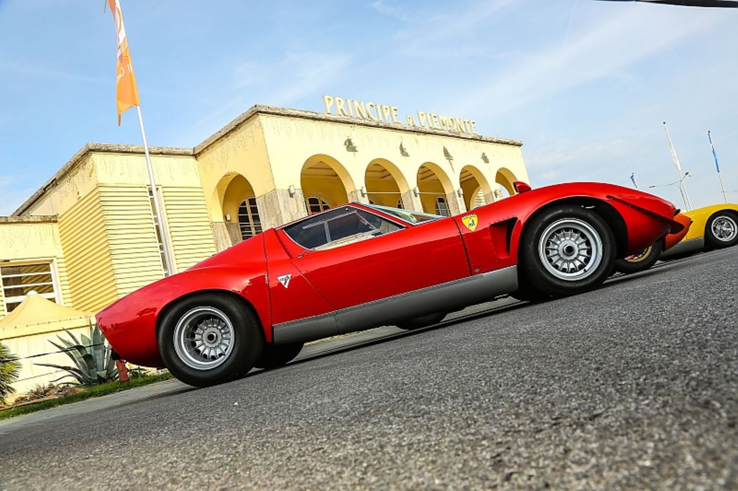 Der Lamborghini Miura ist 4,39 Meter lang
