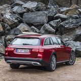 Der Aufpreis zum normalen T-Modell beträgt 4.000 Euro.