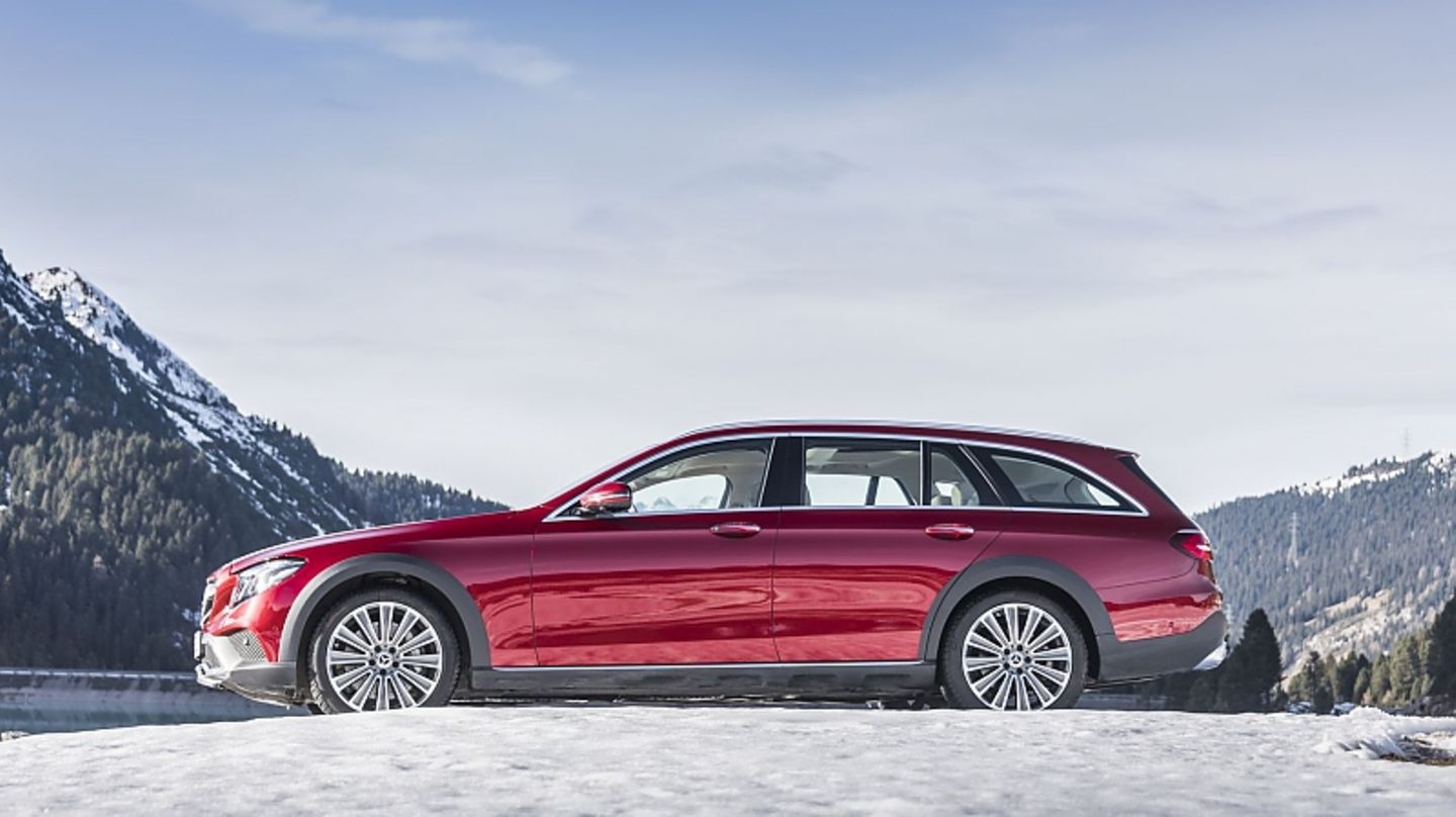 Der Mercedes E 220 d All-Terrain ist 4,95 Meter lang,...