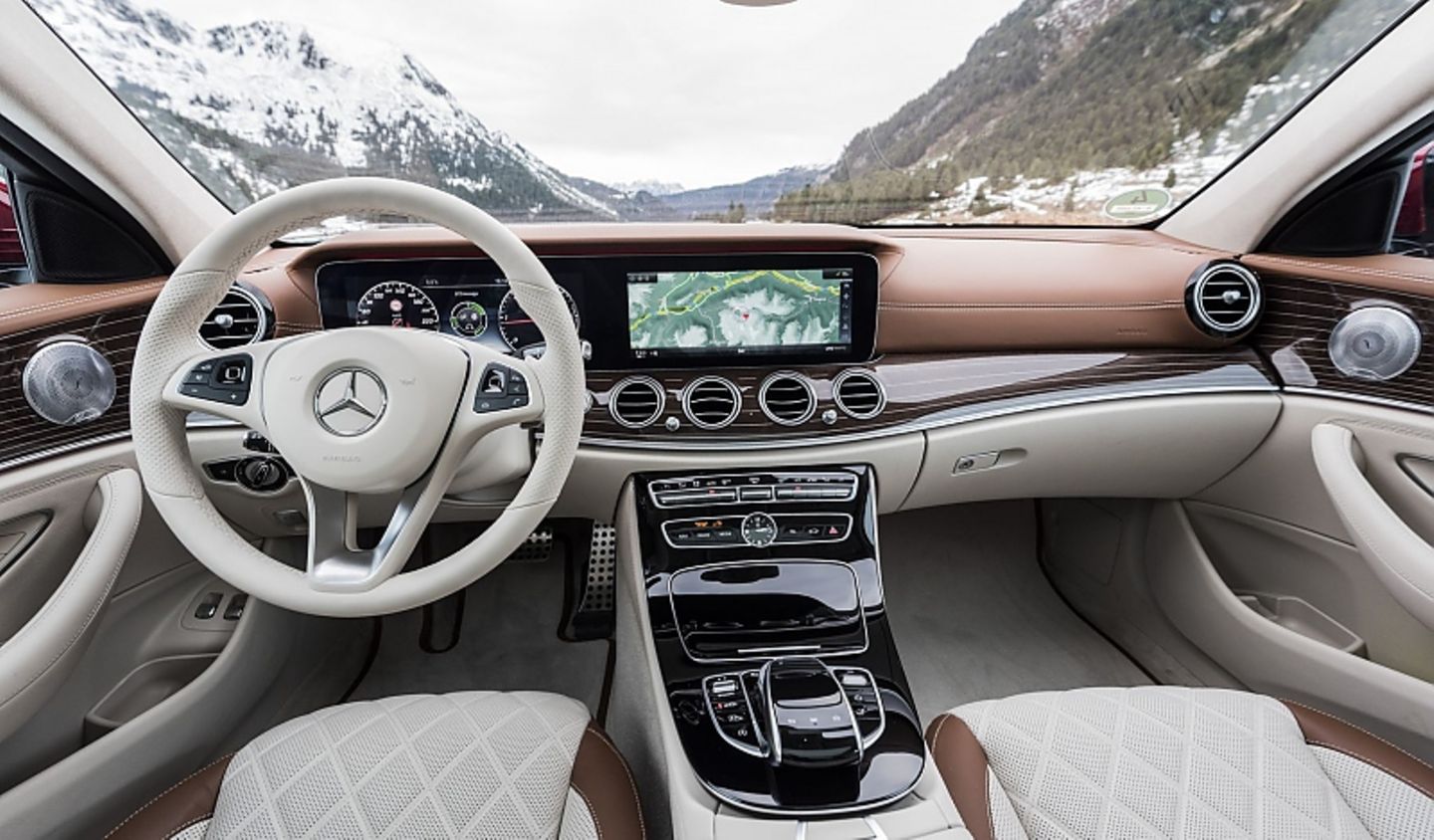 Das Cockpit des Mercedes E 220 d All-Terrain.